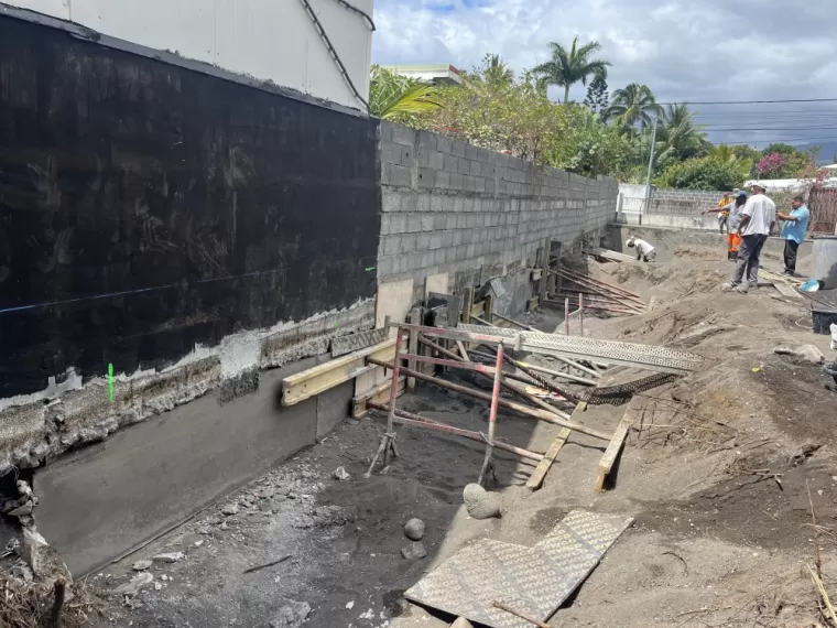REPRISE EN SOUS-OEUVRE SOUS UNE UNE CLÔTURE A SAINT-PAUL, Saint-Paul, Fernand Enduits Réunion