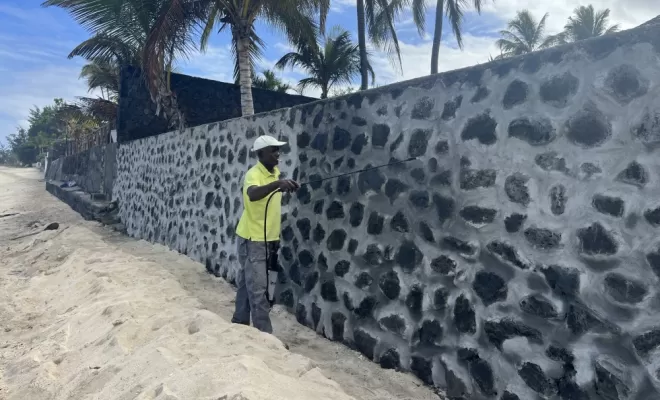 RENOVATION  ET TRAITEMENT  DES JOINTS  D'UN MUR EN MOELLON EN BORDURE DE MER, Saint-Paul, Fernand Enduits Réunion