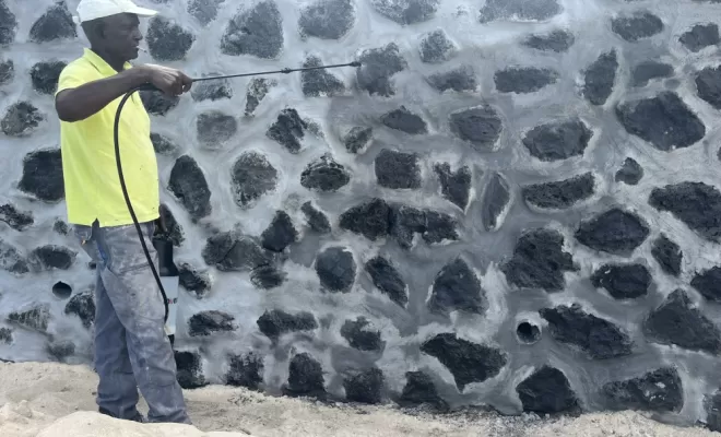 RENOVATION  ET TRAITEMENT  DES JOINTS  D'UN MUR EN MOELLON EN BORDURE DE MER, Saint-Paul, Fernand Enduits Réunion