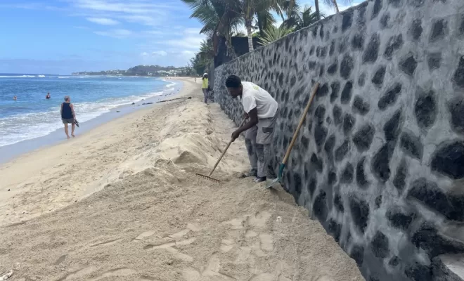 RENOVATION  ET TRAITEMENT  DES JOINTS  D'UN MUR EN MOELLON EN BORDURE DE MER, Saint-Paul, Fernand Enduits Réunion