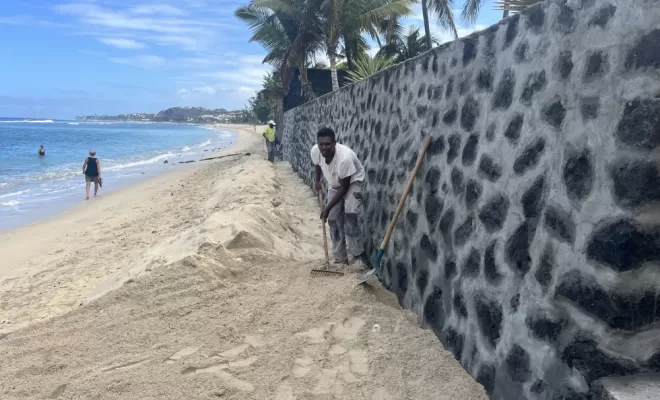 RENOVATION  ET TRAITEMENT  DES JOINTS  D'UN MUR EN MOELLON EN BORDURE DE MER, Saint-Paul, Fernand Enduits Réunion
